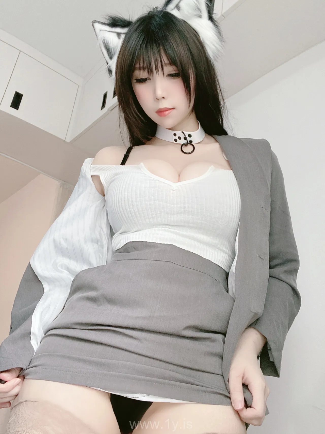 鹿野希 Fantia 2022.04 Vol.15 しゃがん姿